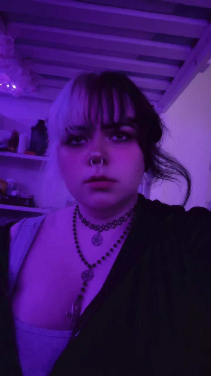 @Julie🖤