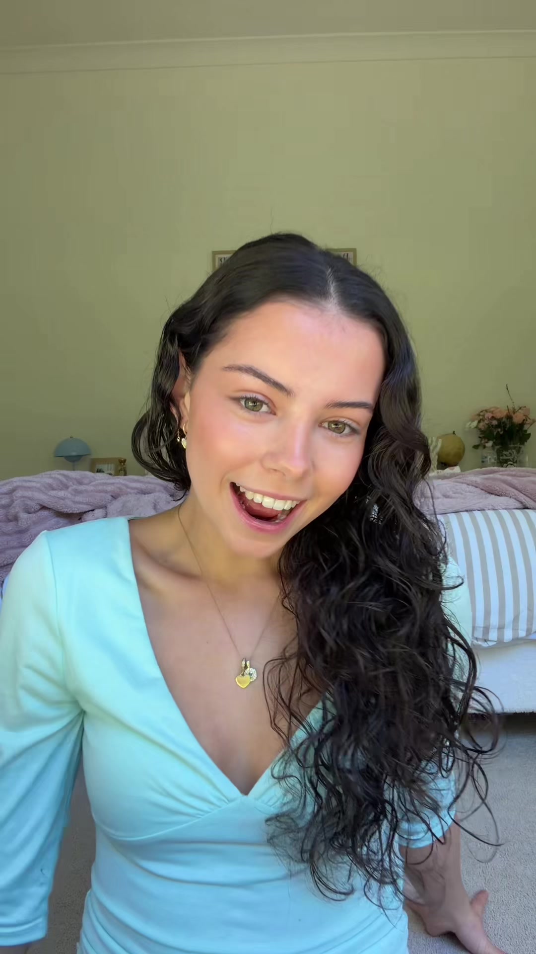 @Ava