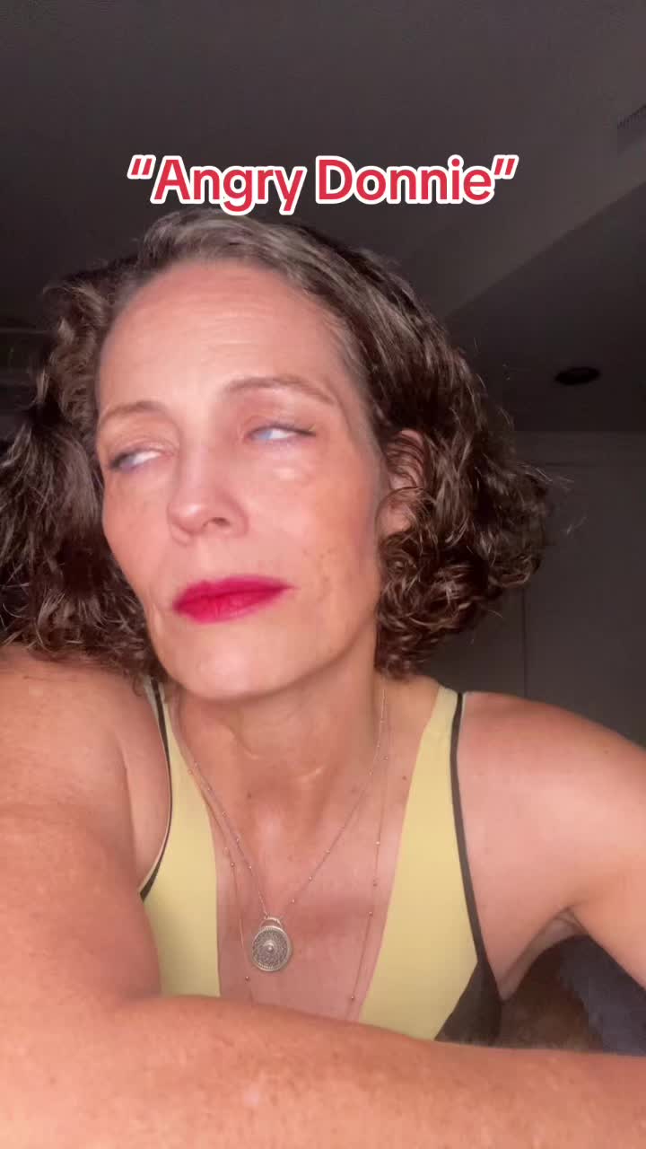 @HolaAmy