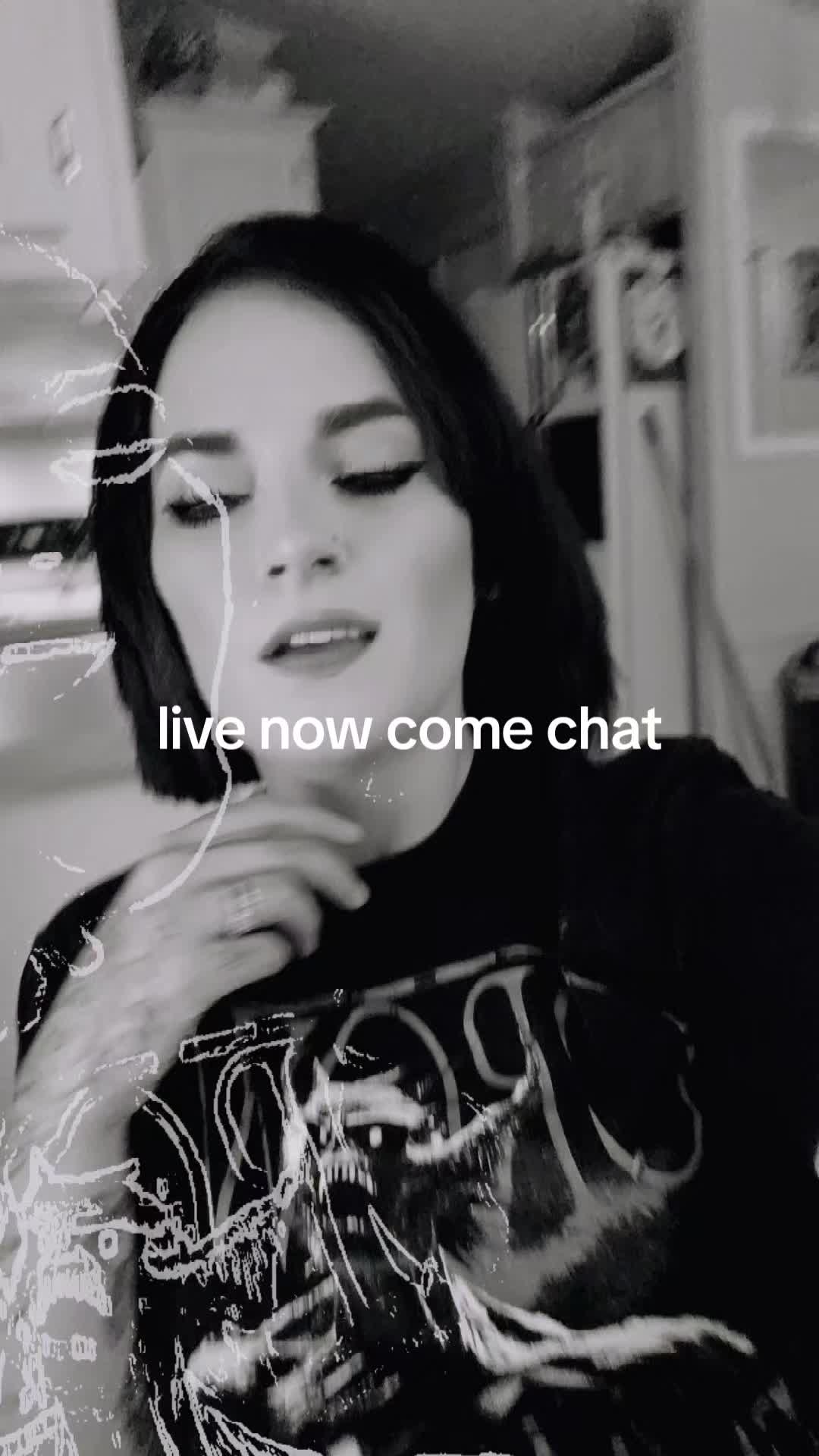 @Devine_Foxi