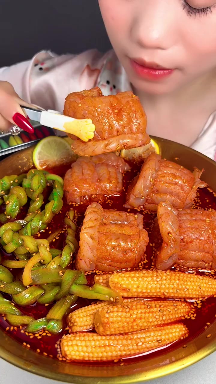 @NomNomDiaries