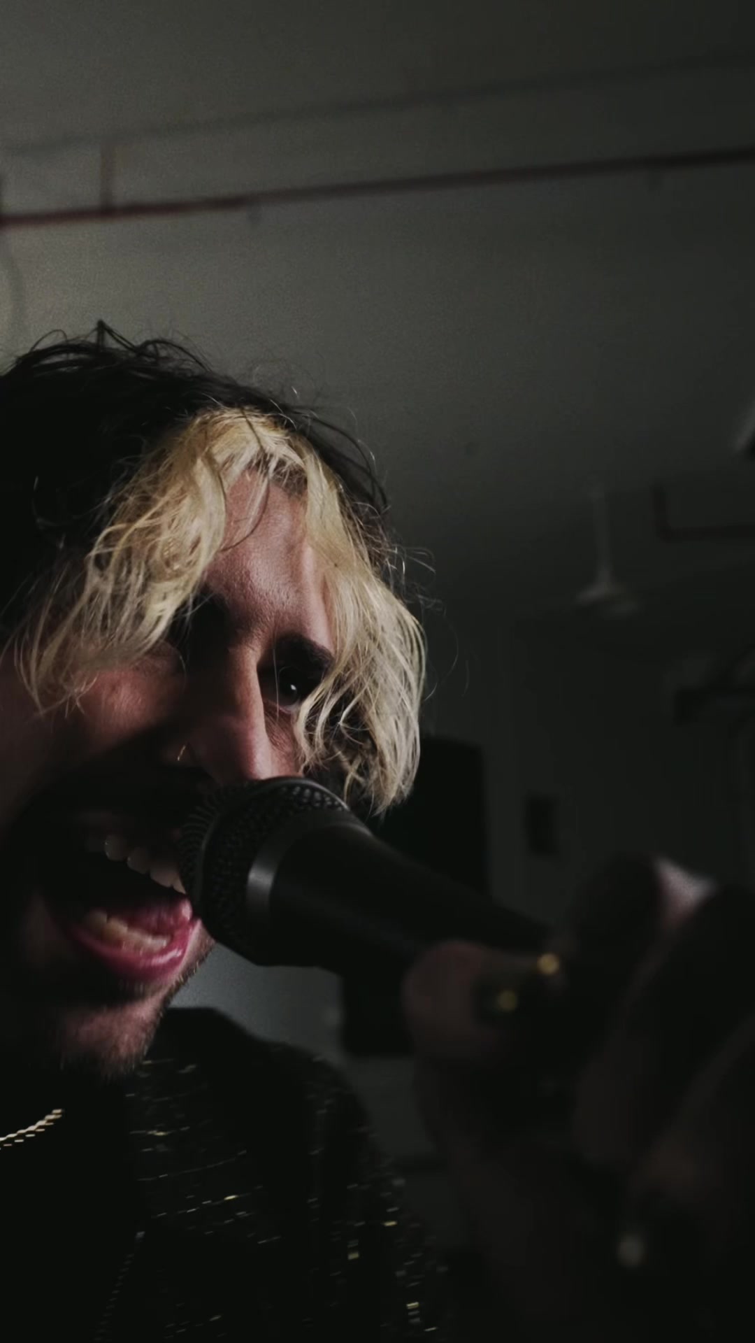 @Glasswaves