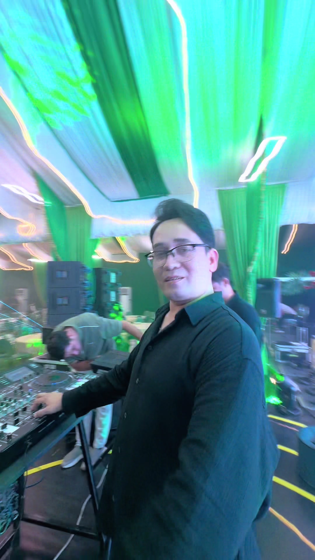 @DJ Gowshut