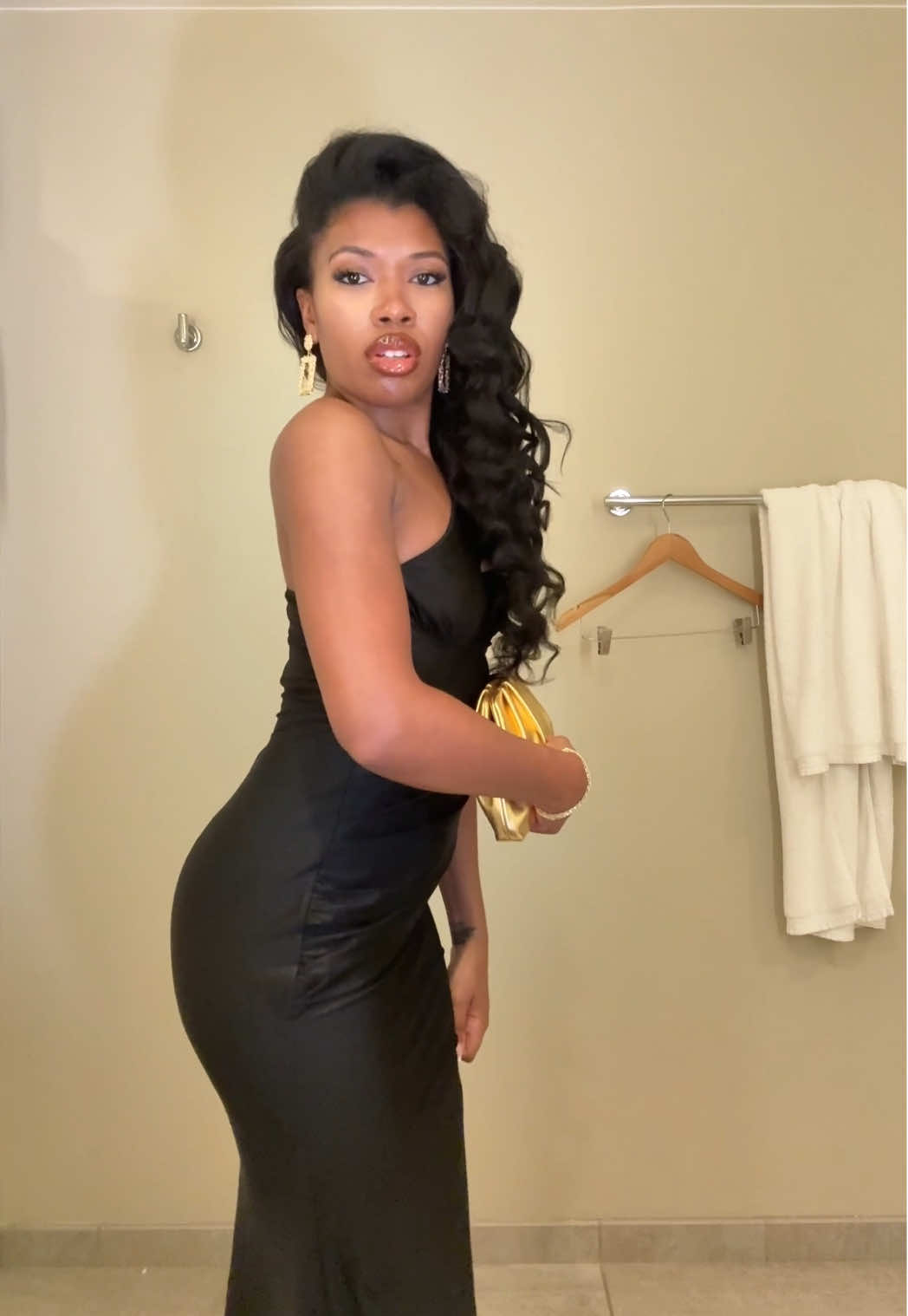 @realashleyrogers
