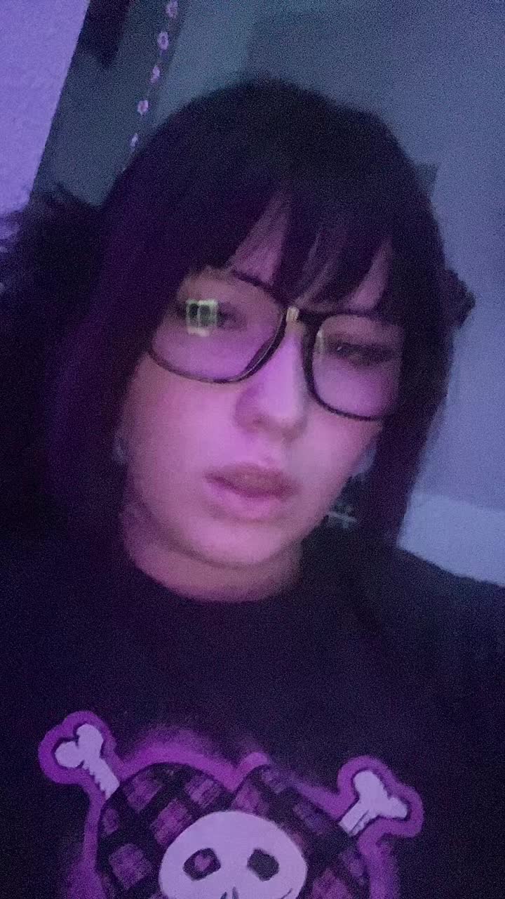 @Loulovescigarettes☭