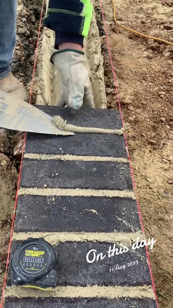 @kwbricksnscaff