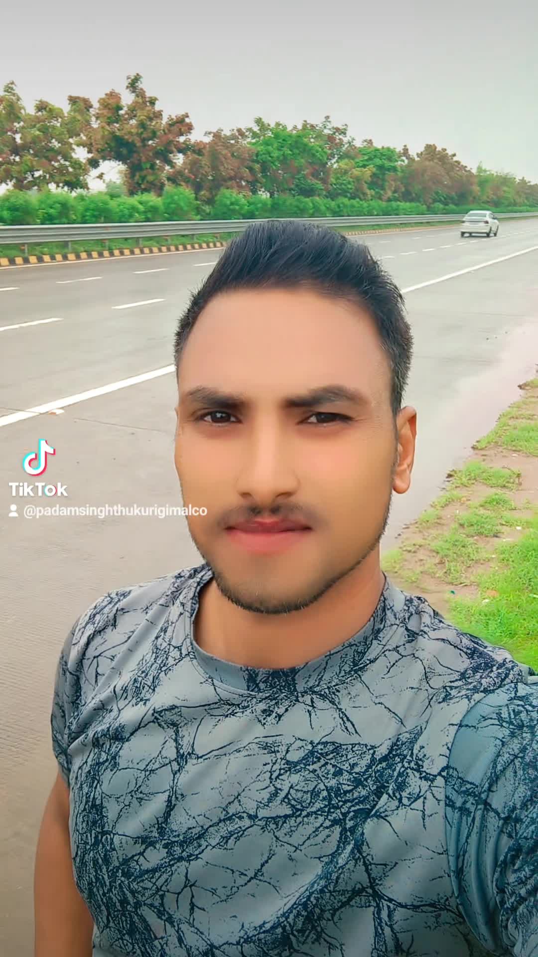 @आमाको कान्छो छोरा ठकुरी राजा💋