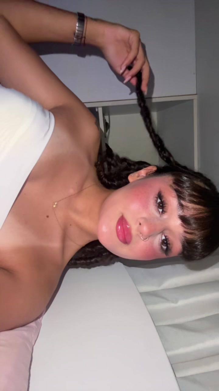 @iihelliyaa