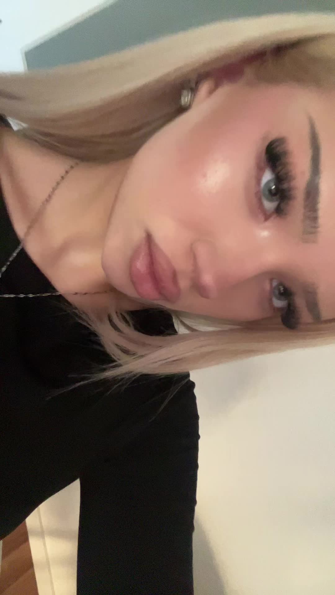 @аня