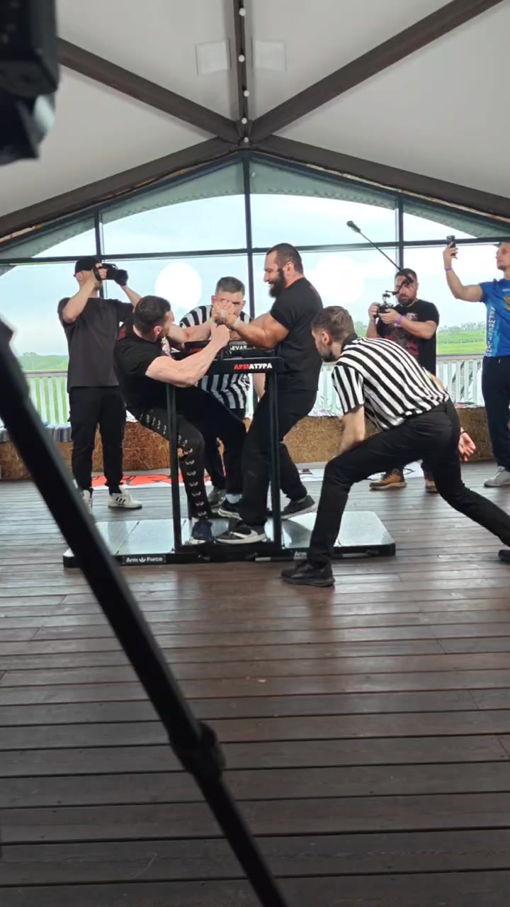 @Iron wrestling