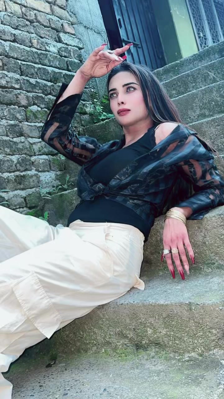 @Hot 🔥Kashmiri qauen