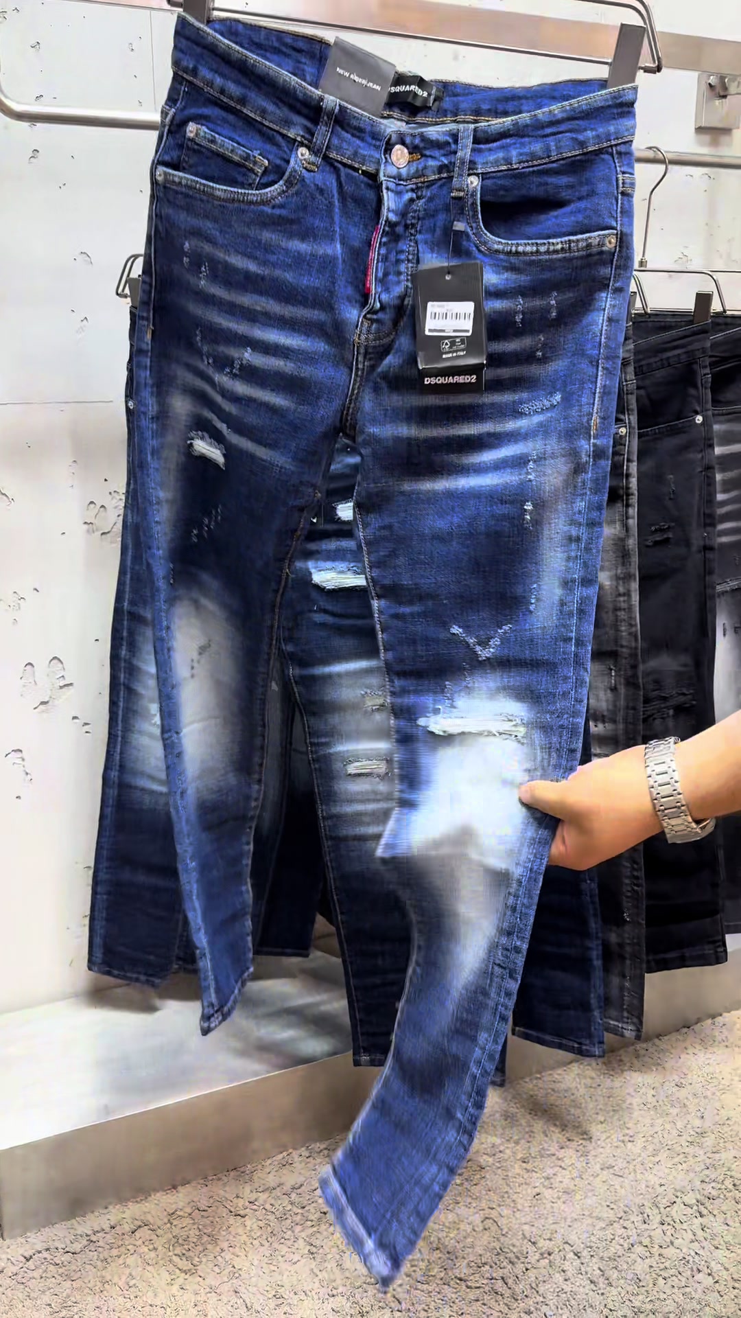 @Raqi Mens wear