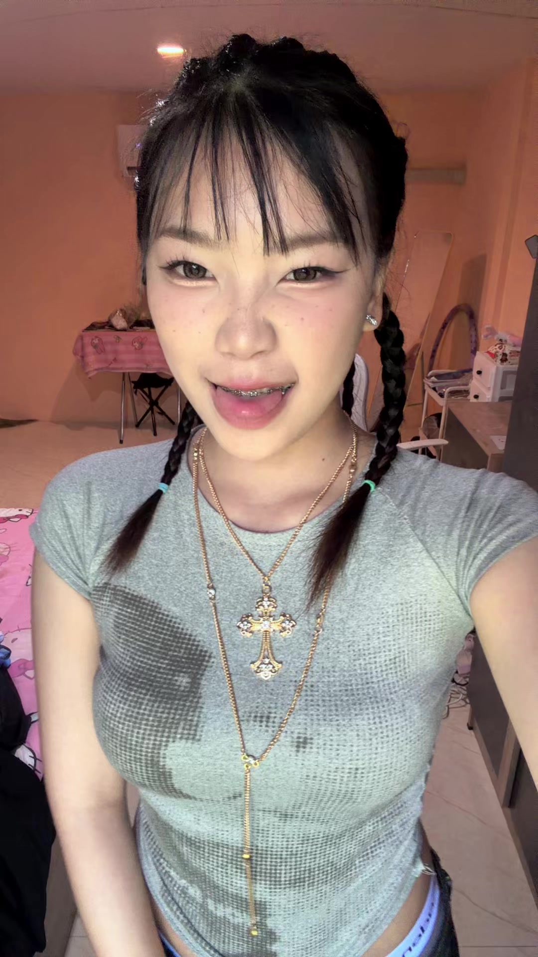 @แอ้นบินโชว์🦋 (340k)