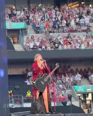 @𓂃꙳⋆videos from the eras tour