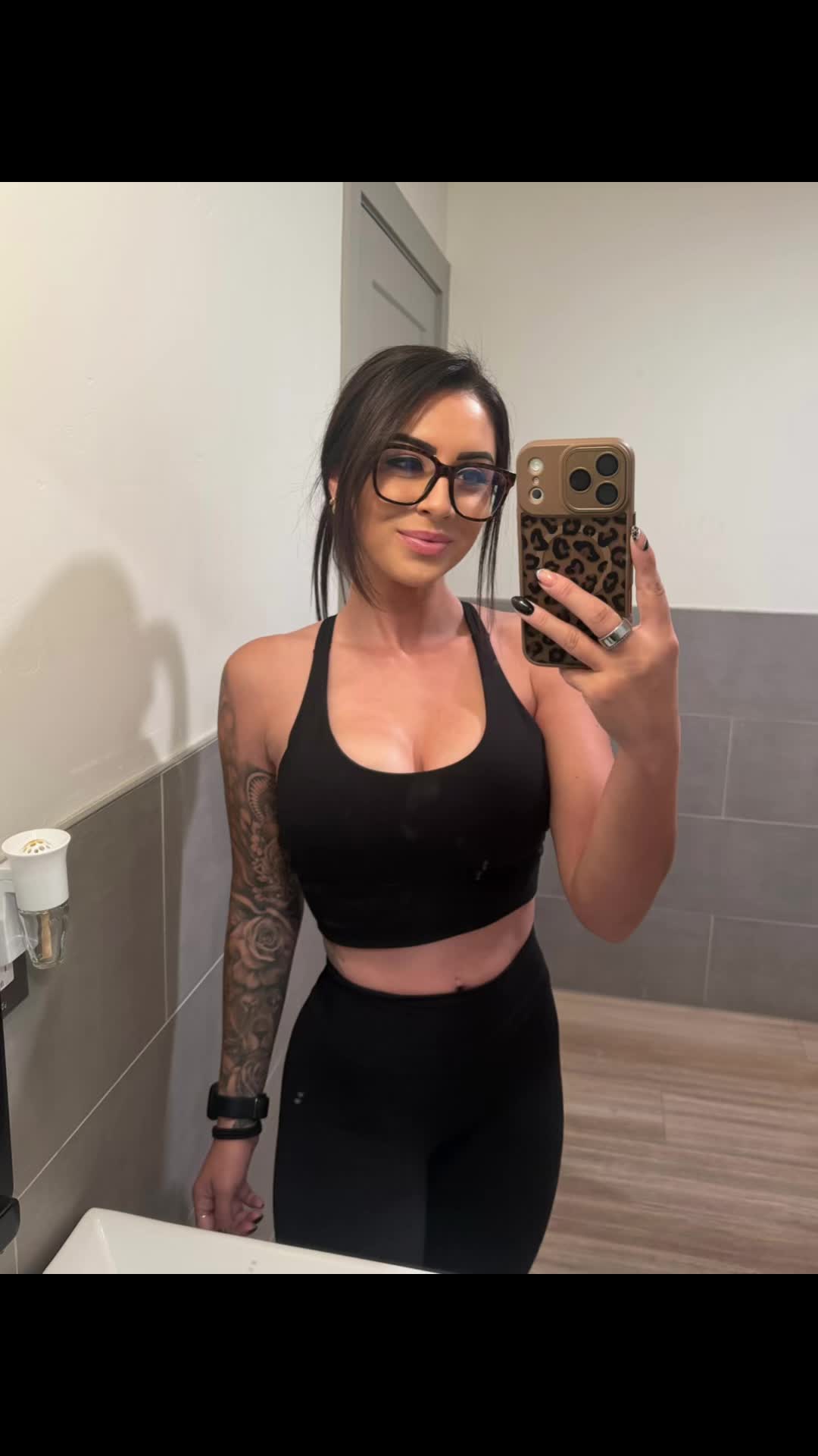 @KindafitKay | Tatted Fit Mom