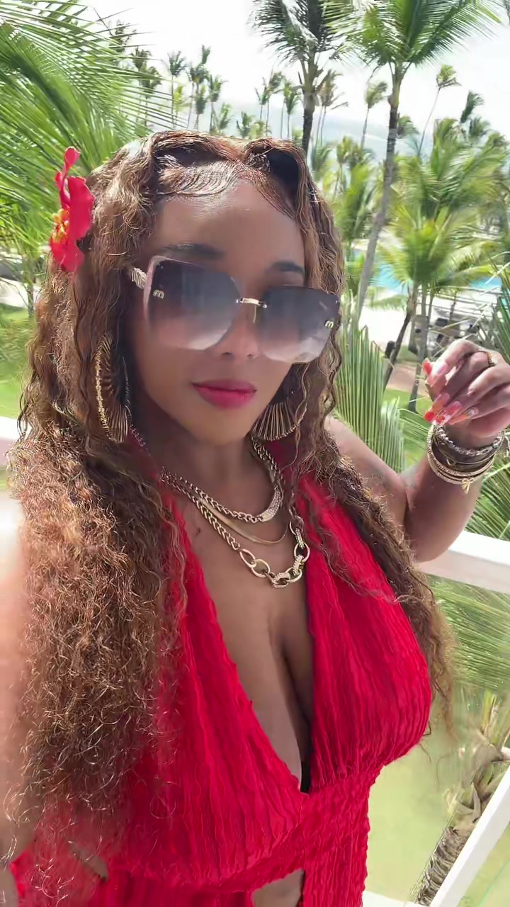 @Kay_Nikole1