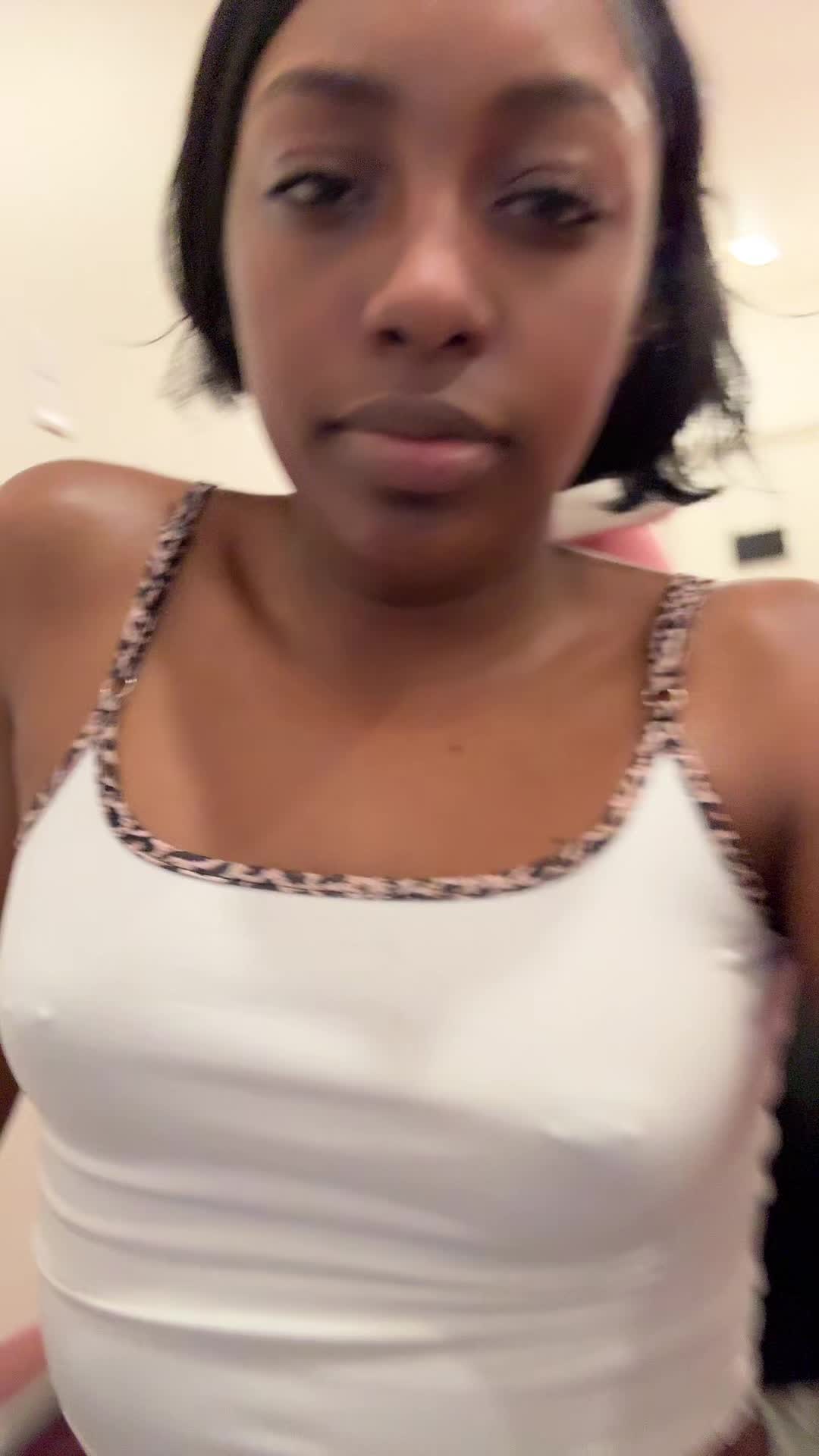 @Tamia 👩🏿&zwj;❤️&zwj;💋&zwj;👩🏿