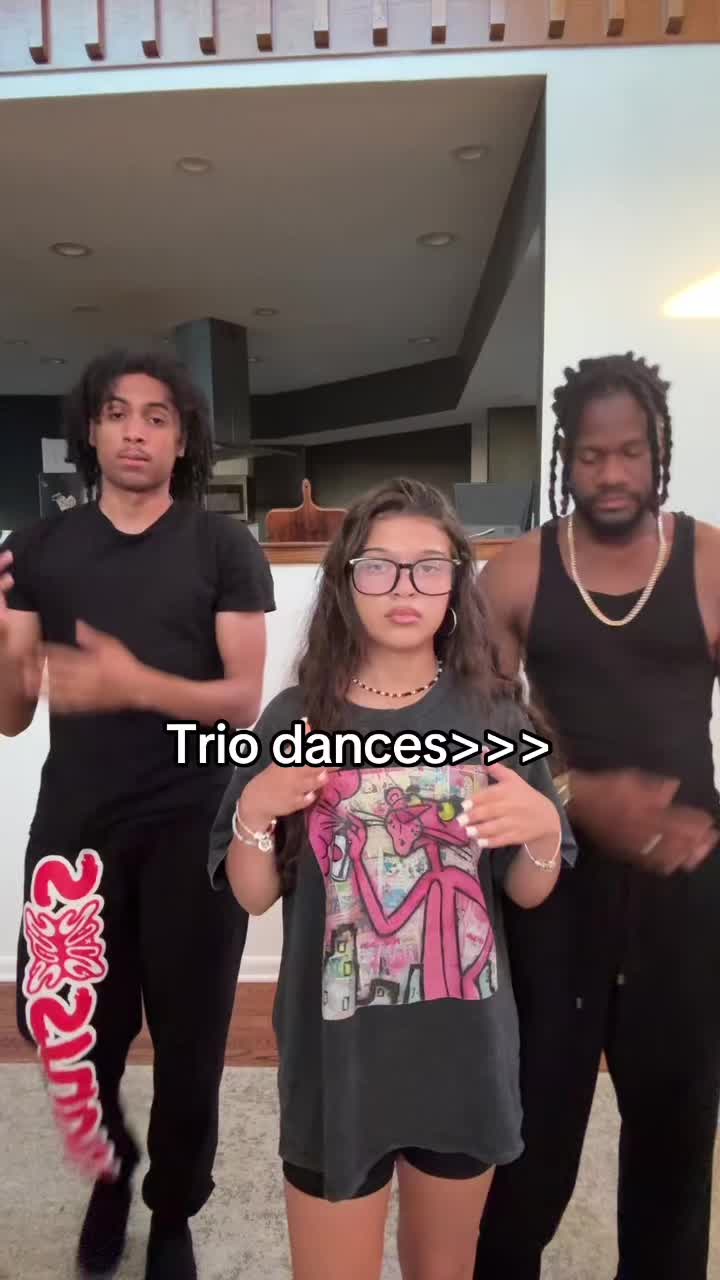 @alex_