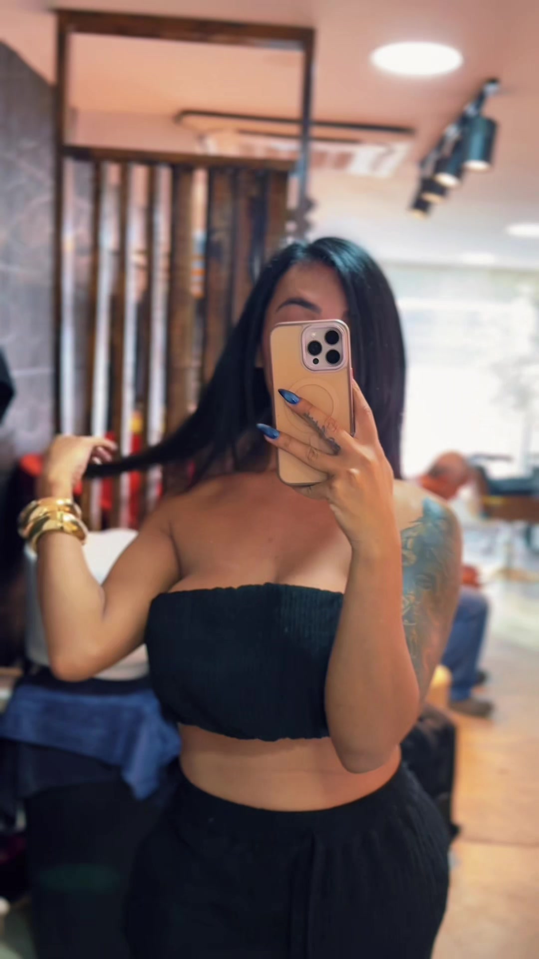 @MiaMoreira