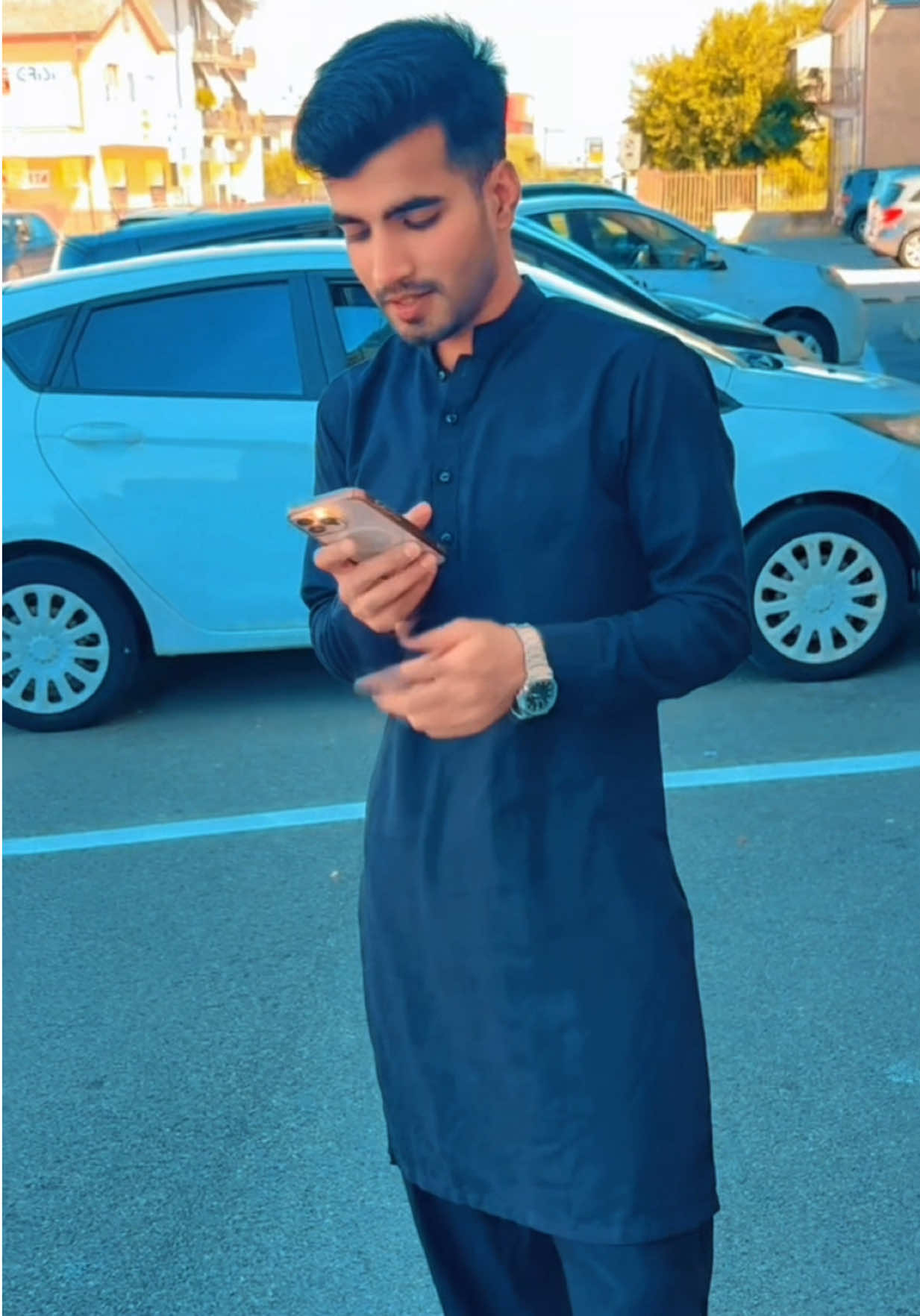 @SARFRAZ 🥀🖤