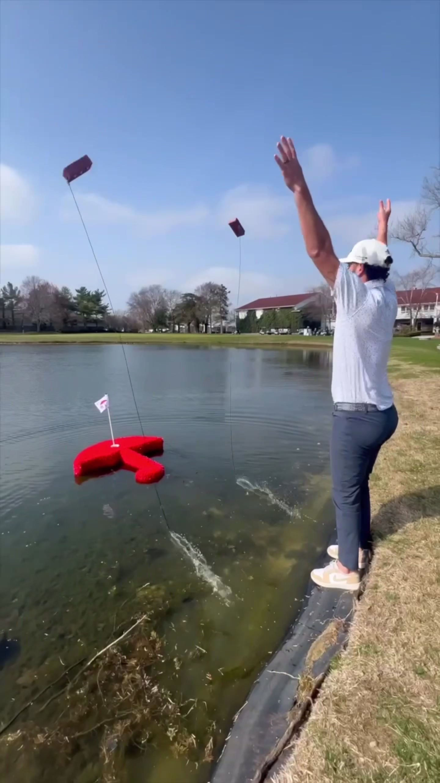 @Holein1trickshots