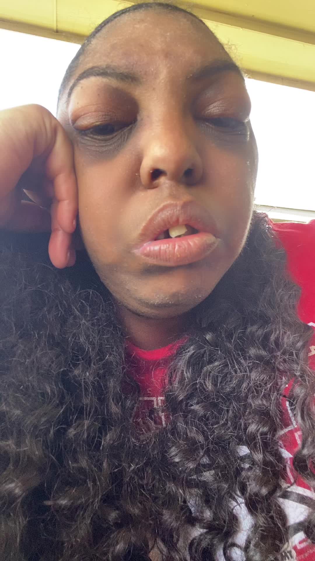 @_shannonderouen