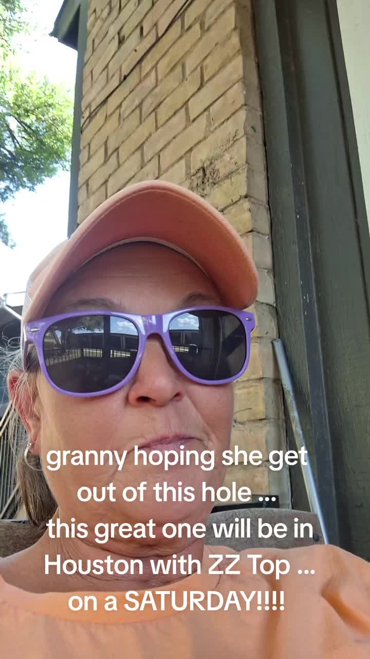 @granny at kitchen table 🎼🎵❌️