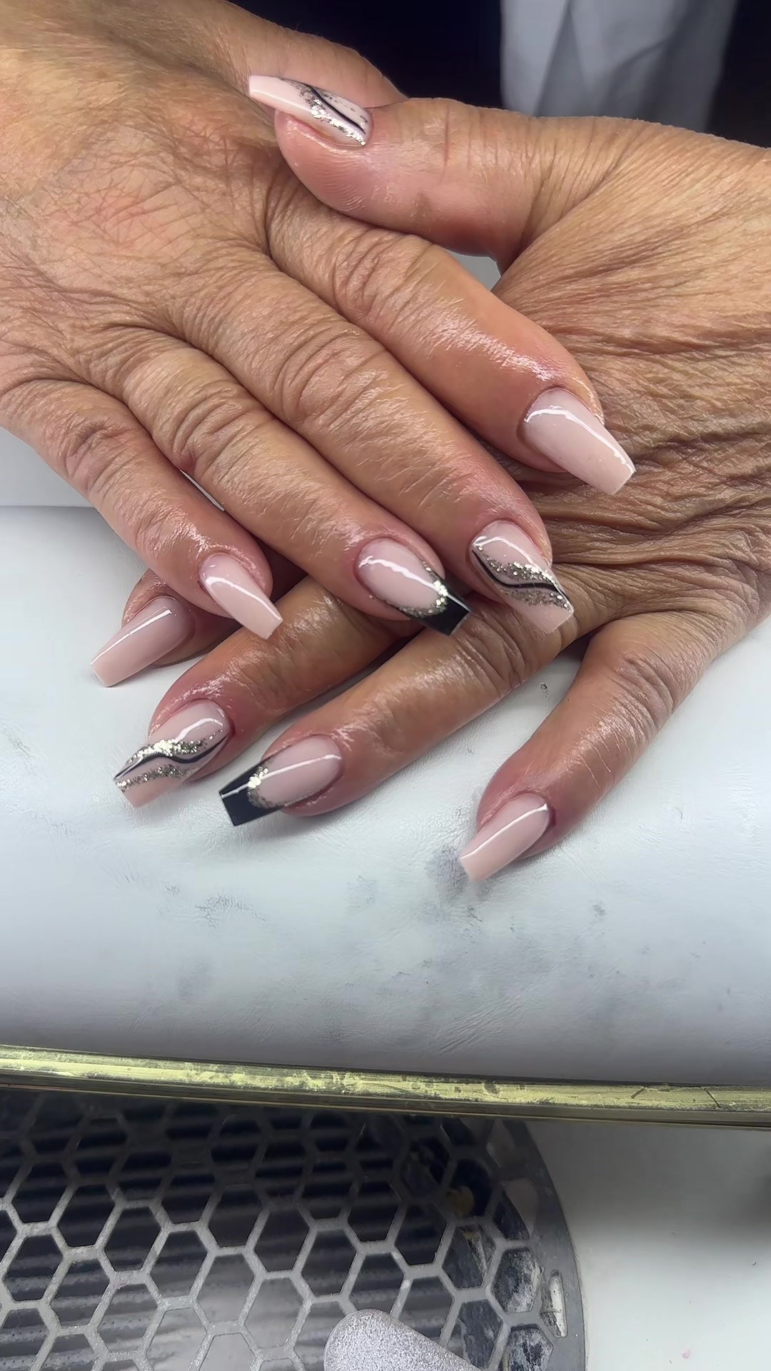 @Hairartist_nails