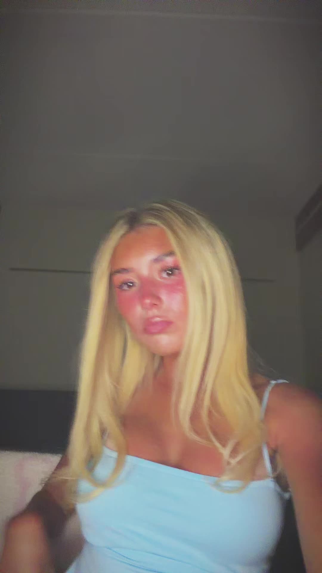 @blonde.dinasour