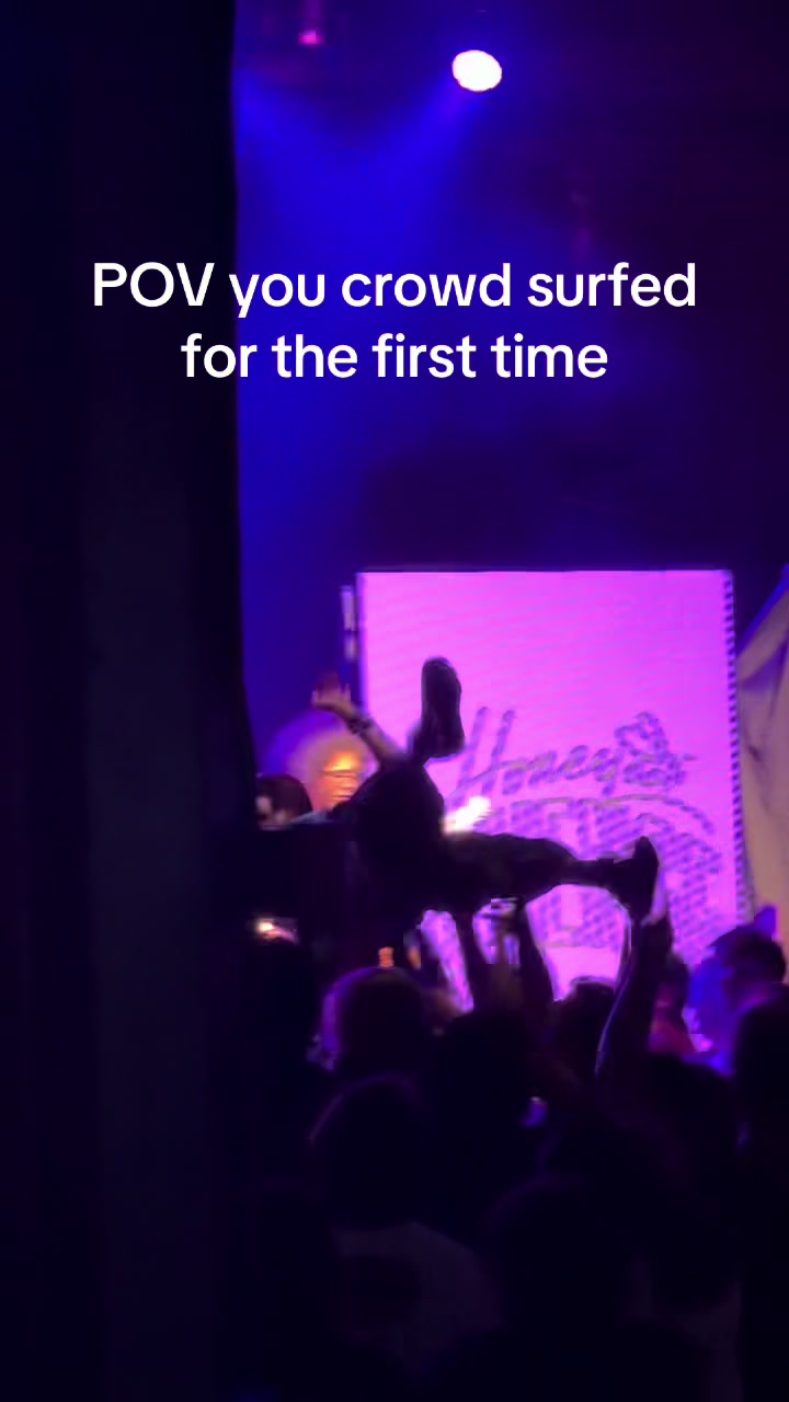 @CR0W