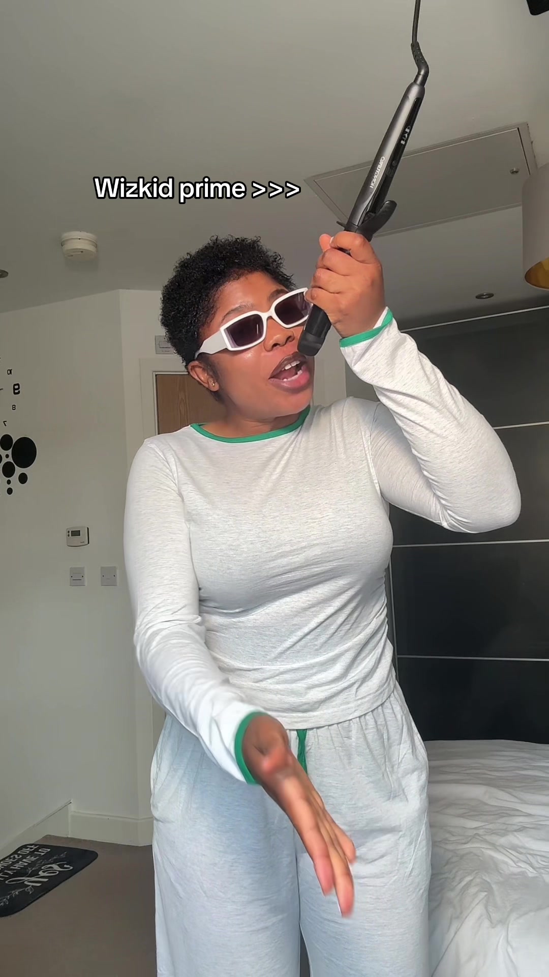 @Vibe Queen🎙️👑