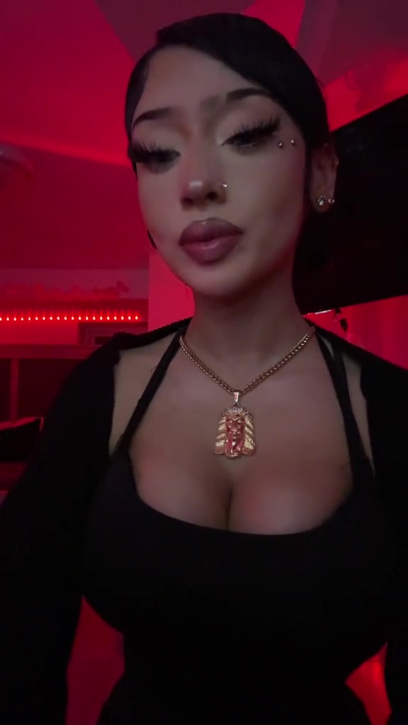 @Wakaflakashortypur