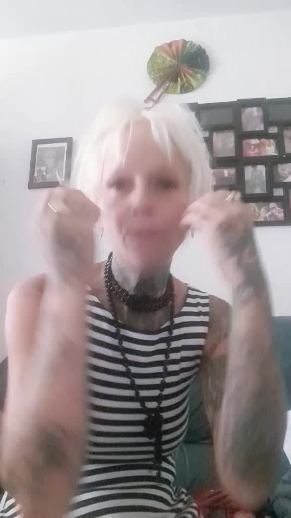 @misscraboutchas