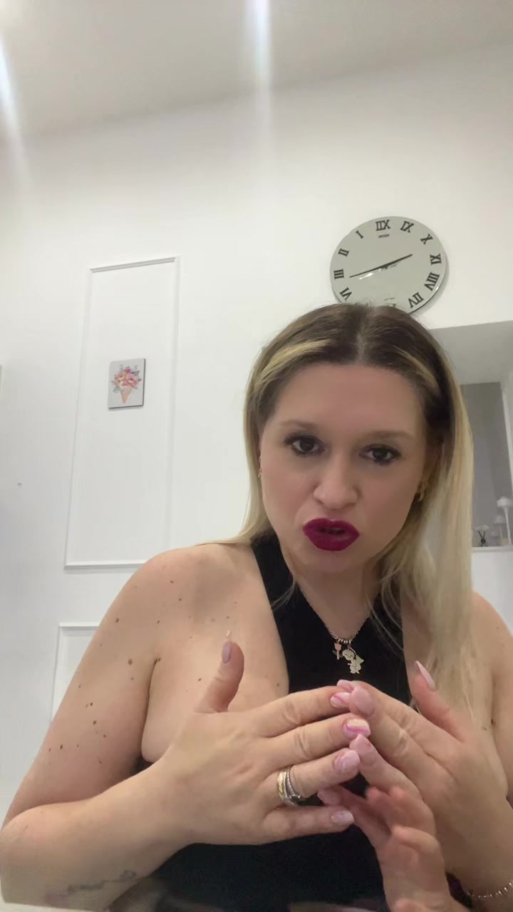 @Rosy_989