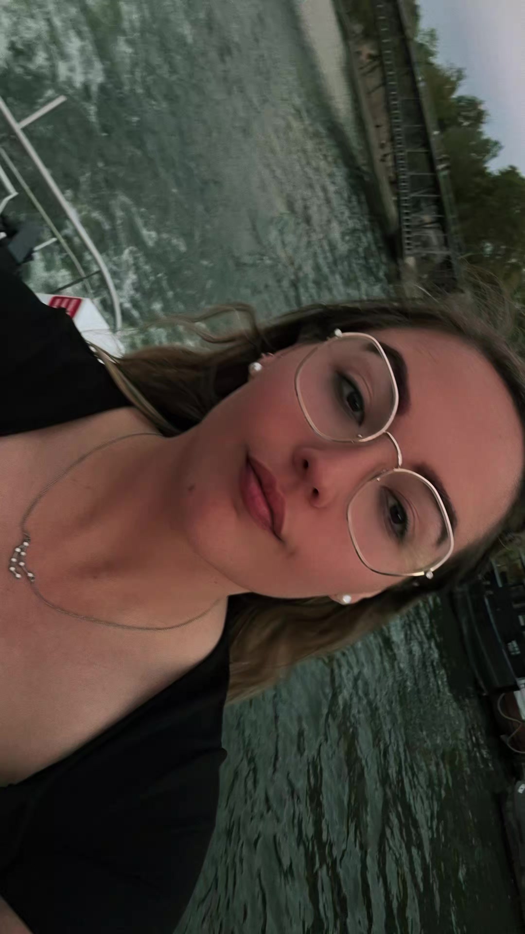 @:โ