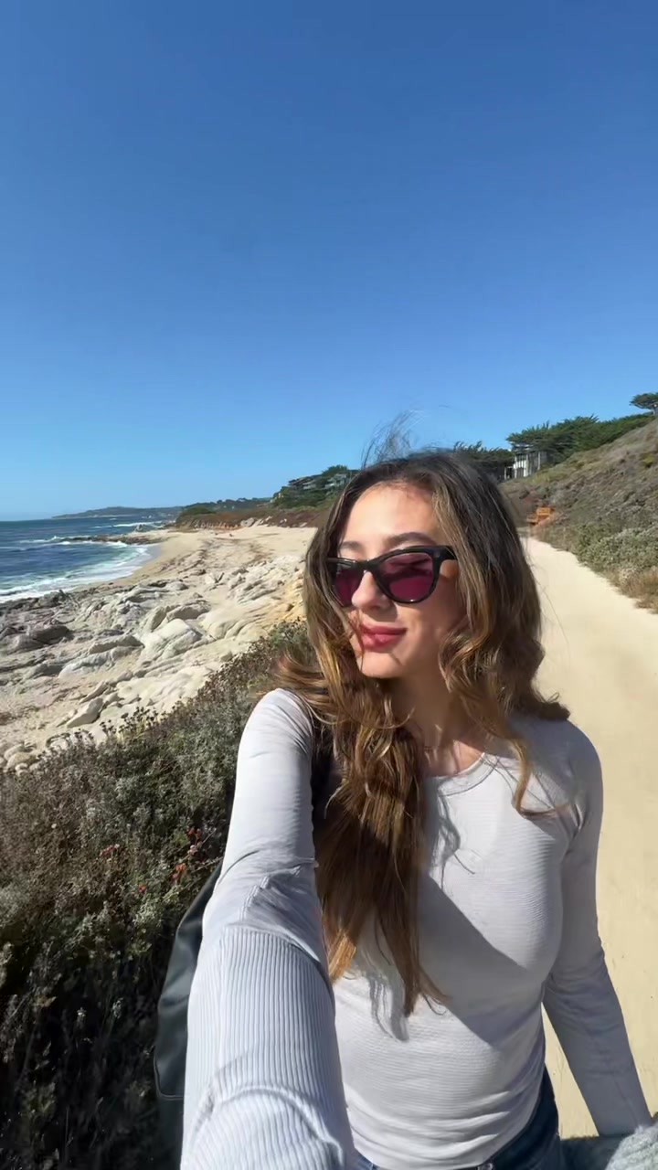 @Bella