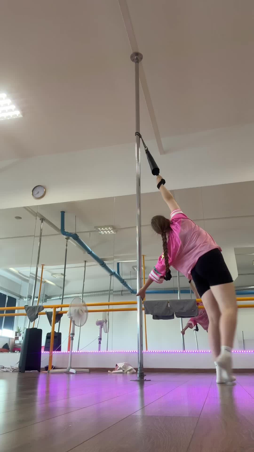 @_pole_flow_dance_pola_