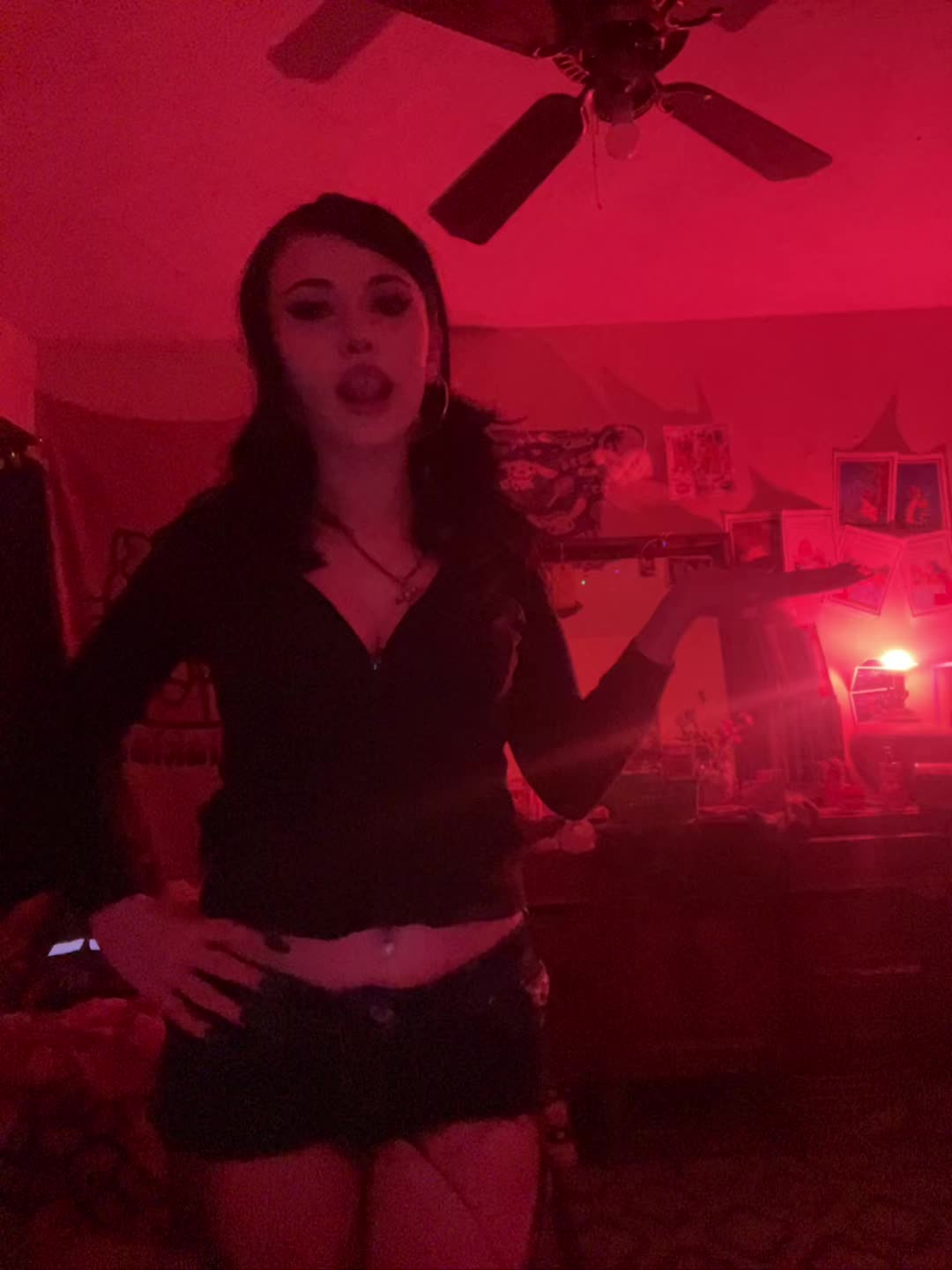 @v4mp_d0llrot4u