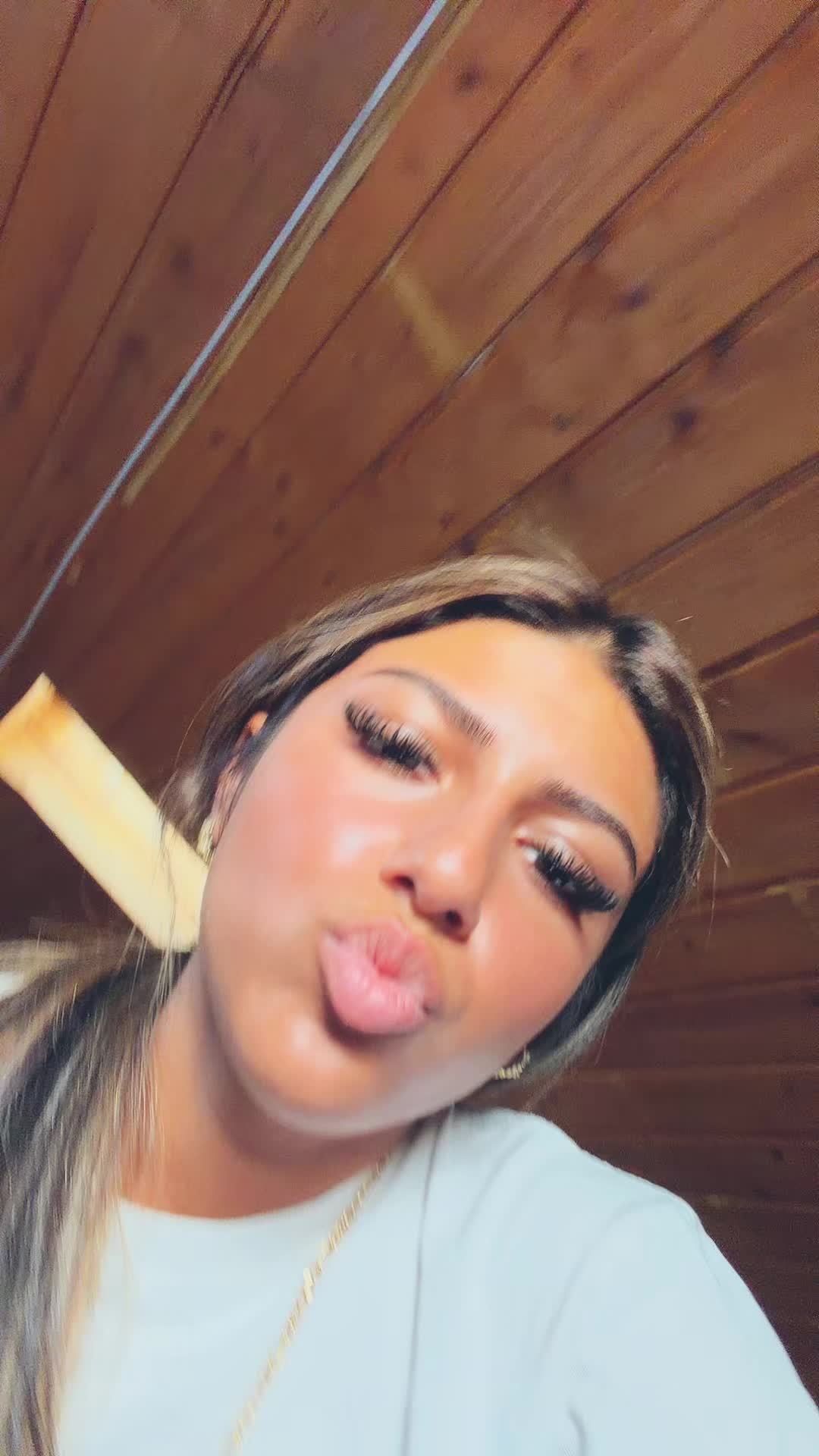 @LiveTina250k