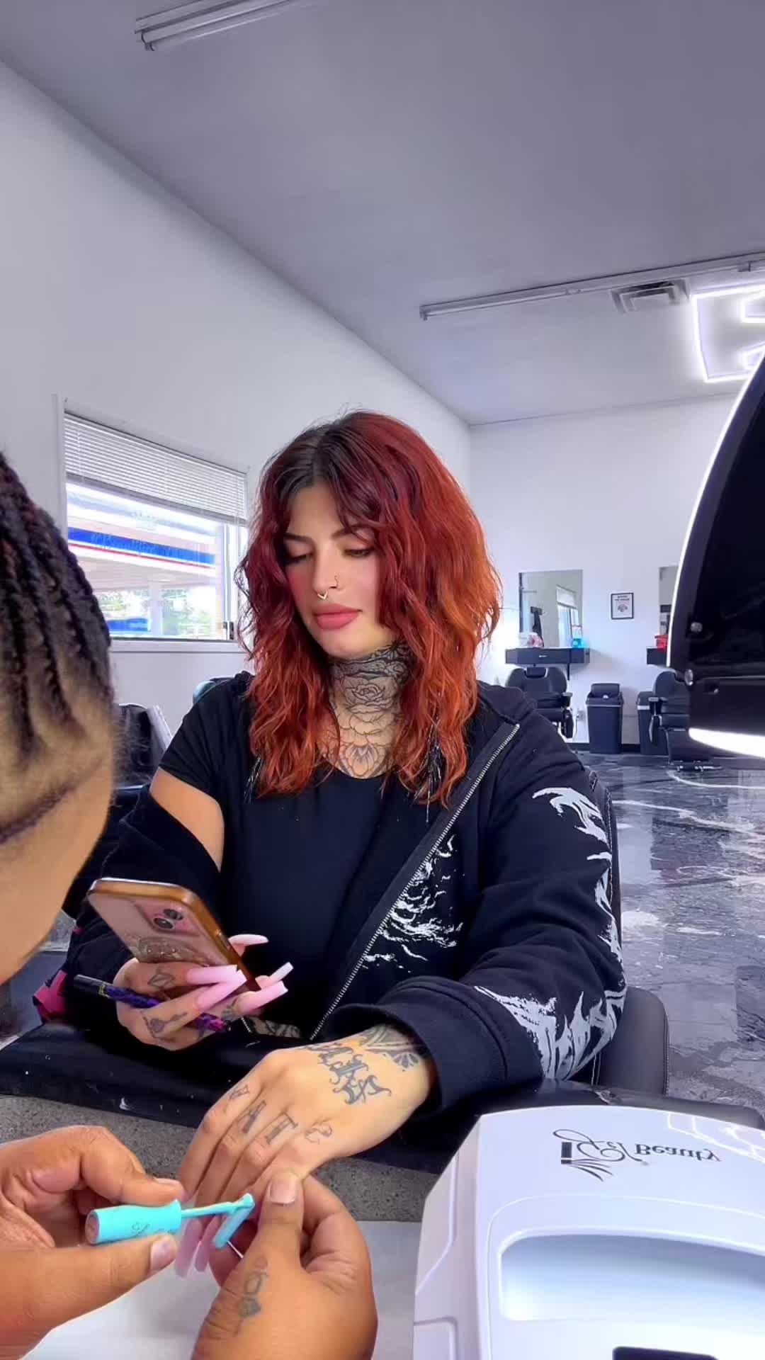 @MiMi 🎨🦋👑🦄