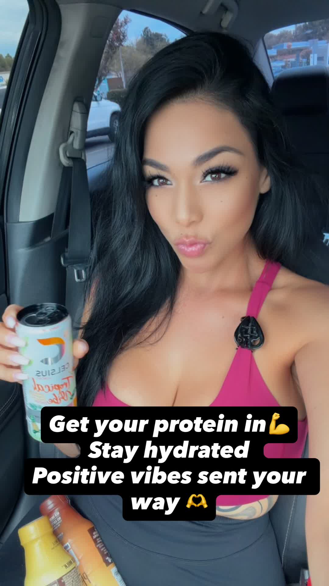 @Bella_B_