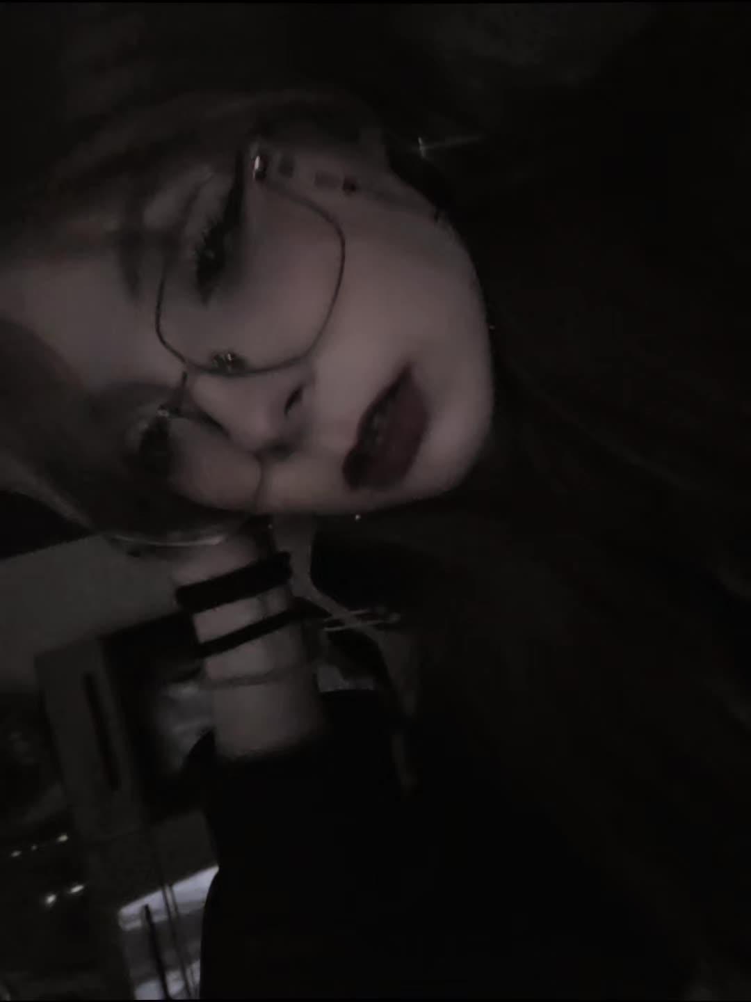@.@