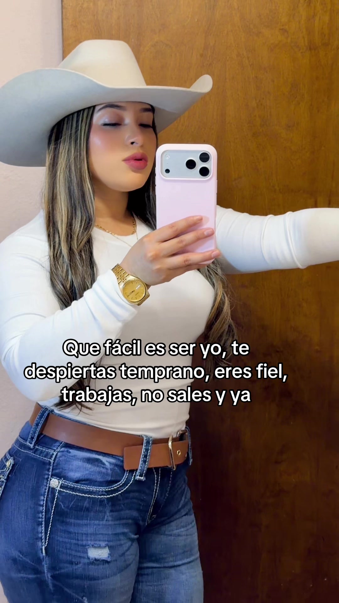 @Vaquerita👩🏻&zwj;🌾 latina