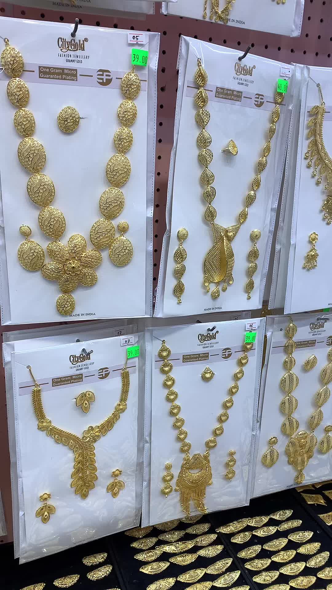 @Earrings Plaza