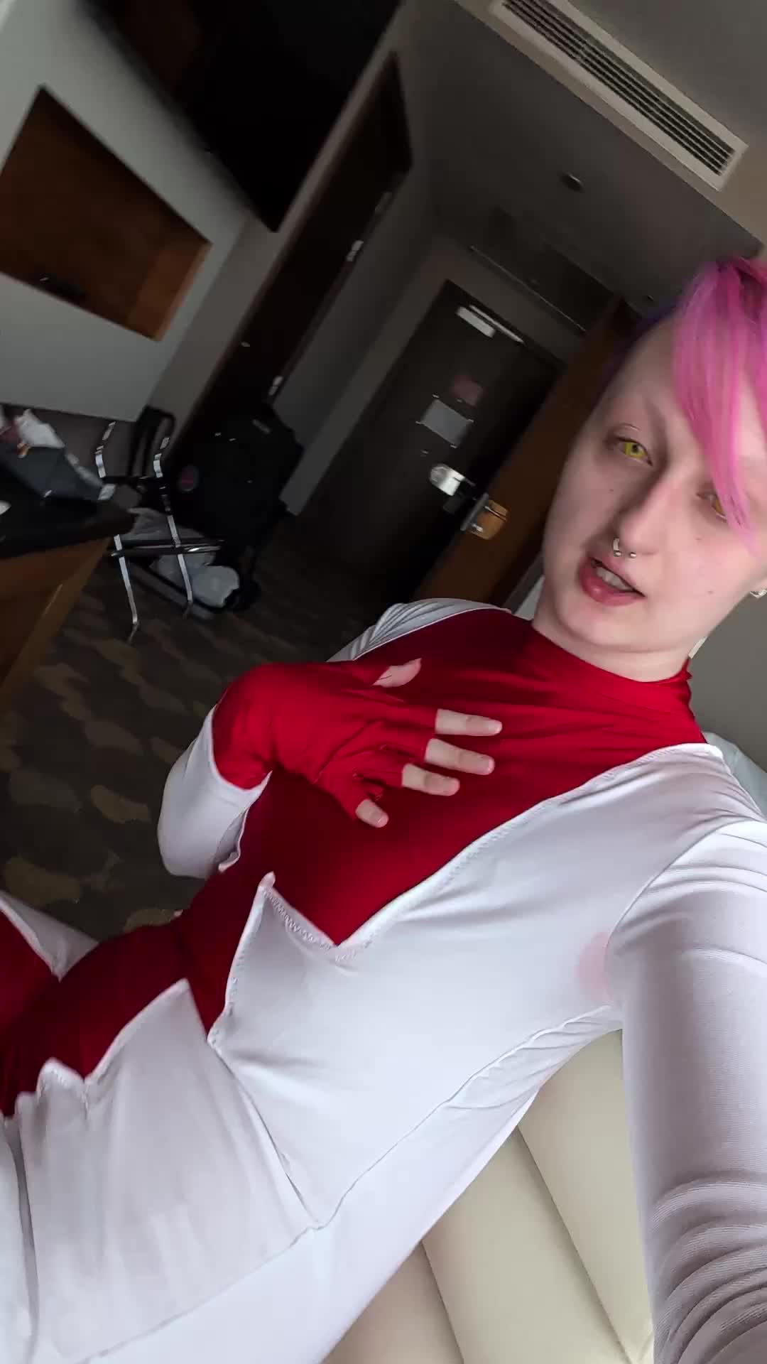 @beeling.cos 🍉 Ryn 🏳️&zwj;⚧️