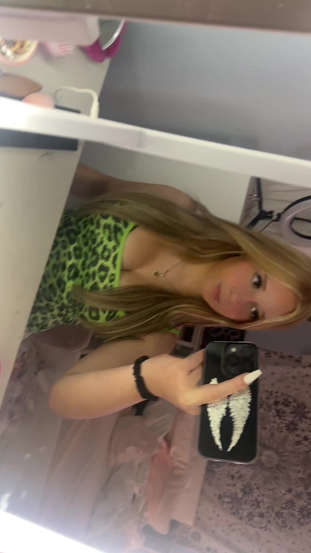 @theannaduck
