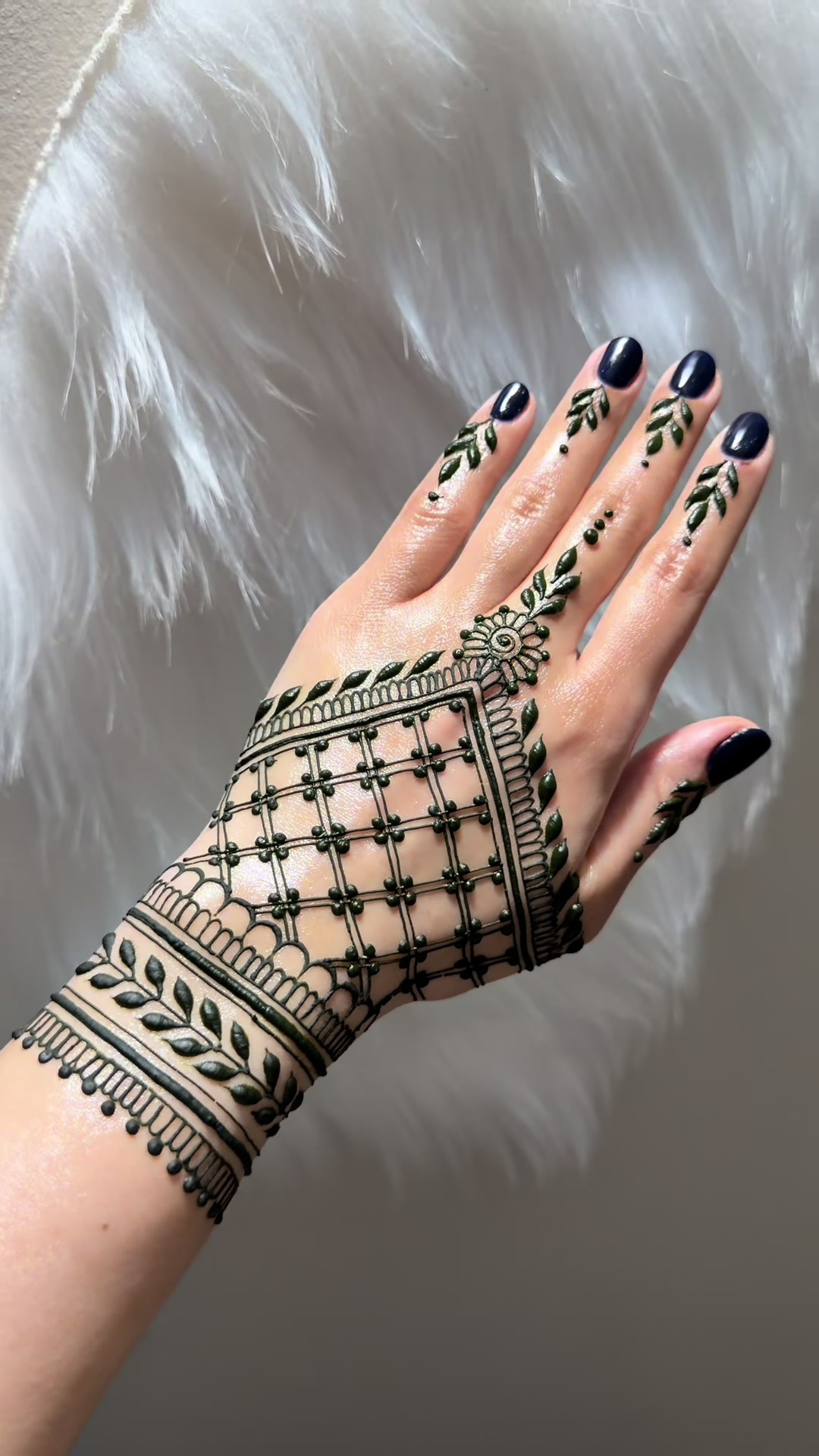 @charmsofmehandi