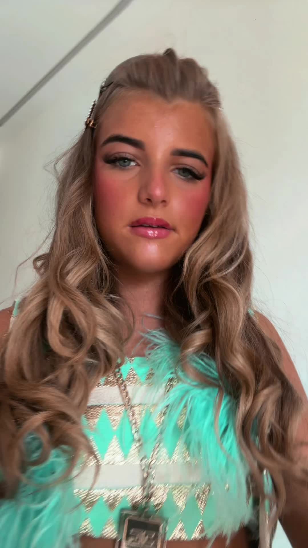 @loressaquilligan