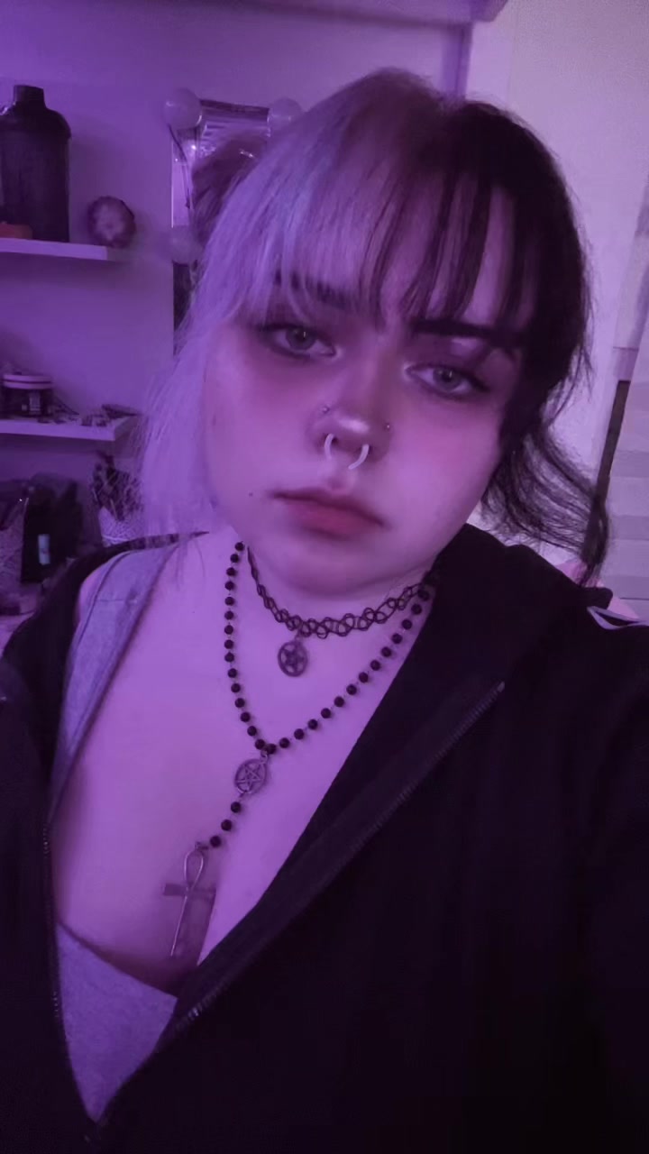 @Julie🖤