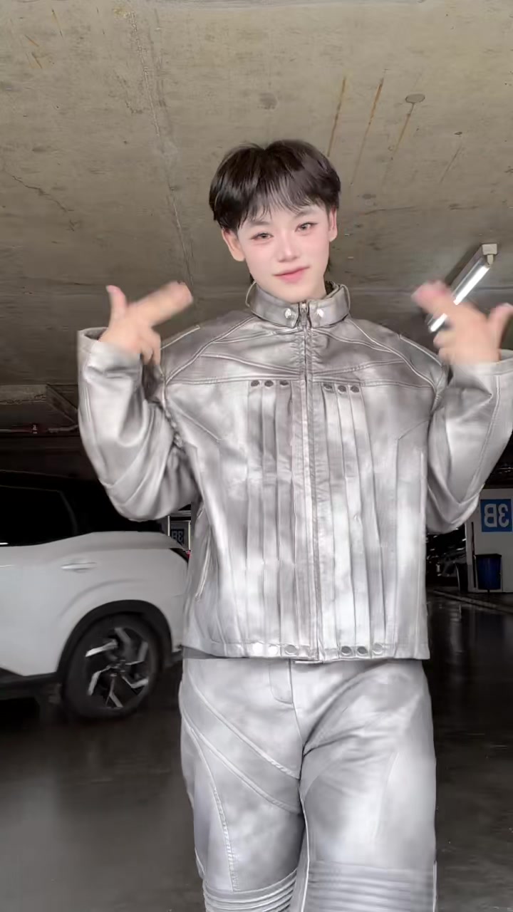 @โลมาตาแป๋ว(。˃ ᵕ ˂ )♡